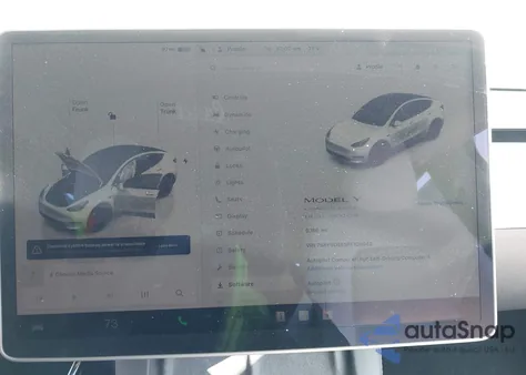 2024 Tesla Model Y Long Range Dual Motor All-Wheel Drive z USA, uszkodzony, nr VIN 7SAYGDEE5RF126043